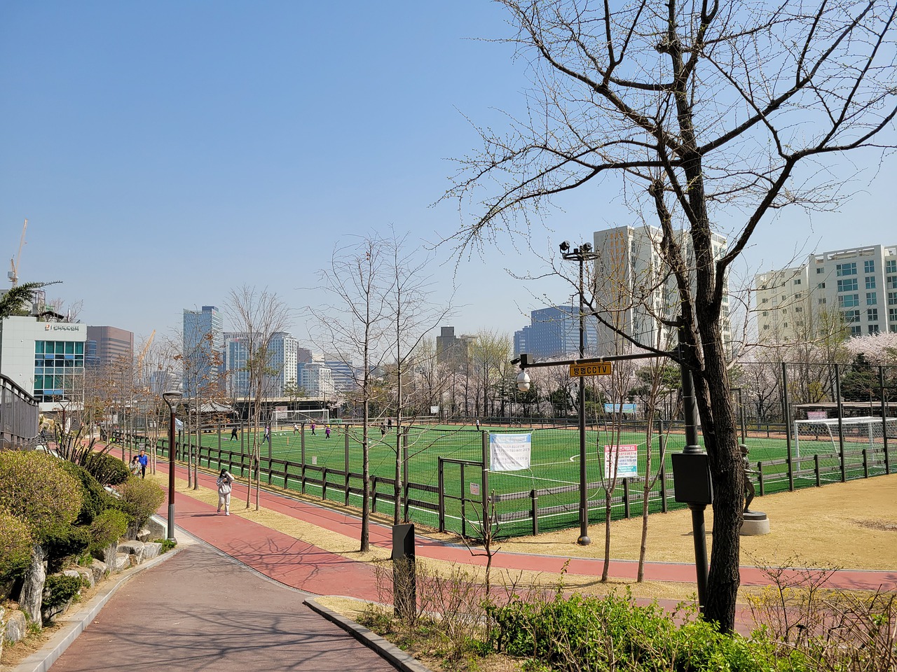 决充满悬念